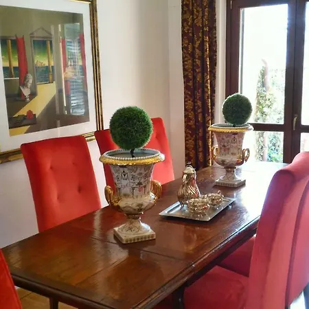 Barozze House Guest house